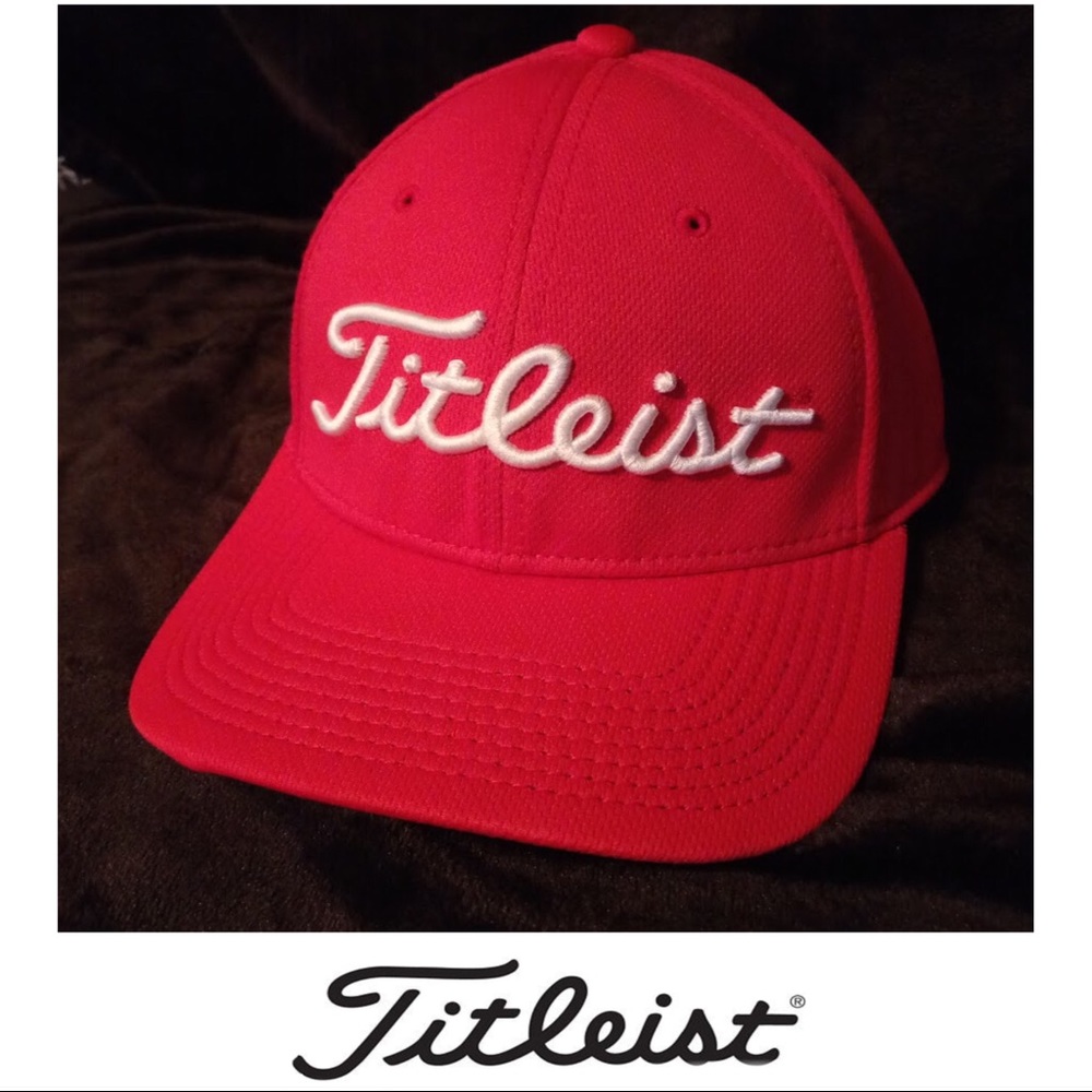 “TITLEST” Red Flat Bill Golfing Cap